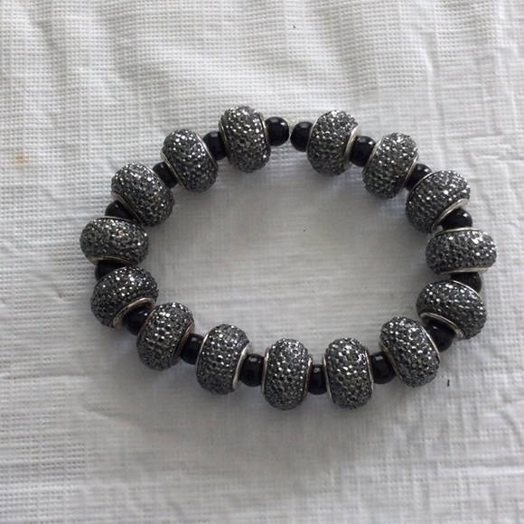Elegant Silver color Beaded Bracelet - Picture 1 of 2